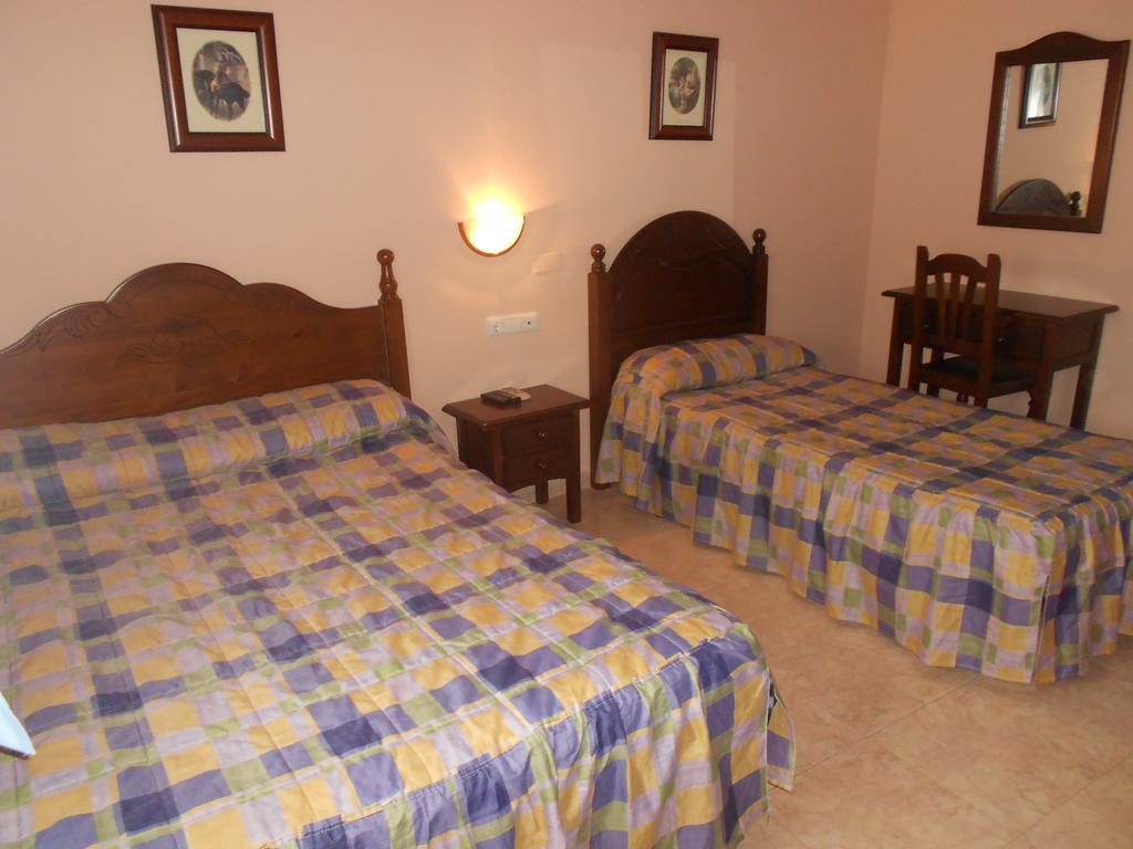 Hostal El Poligono Hotel Lucena Room photo