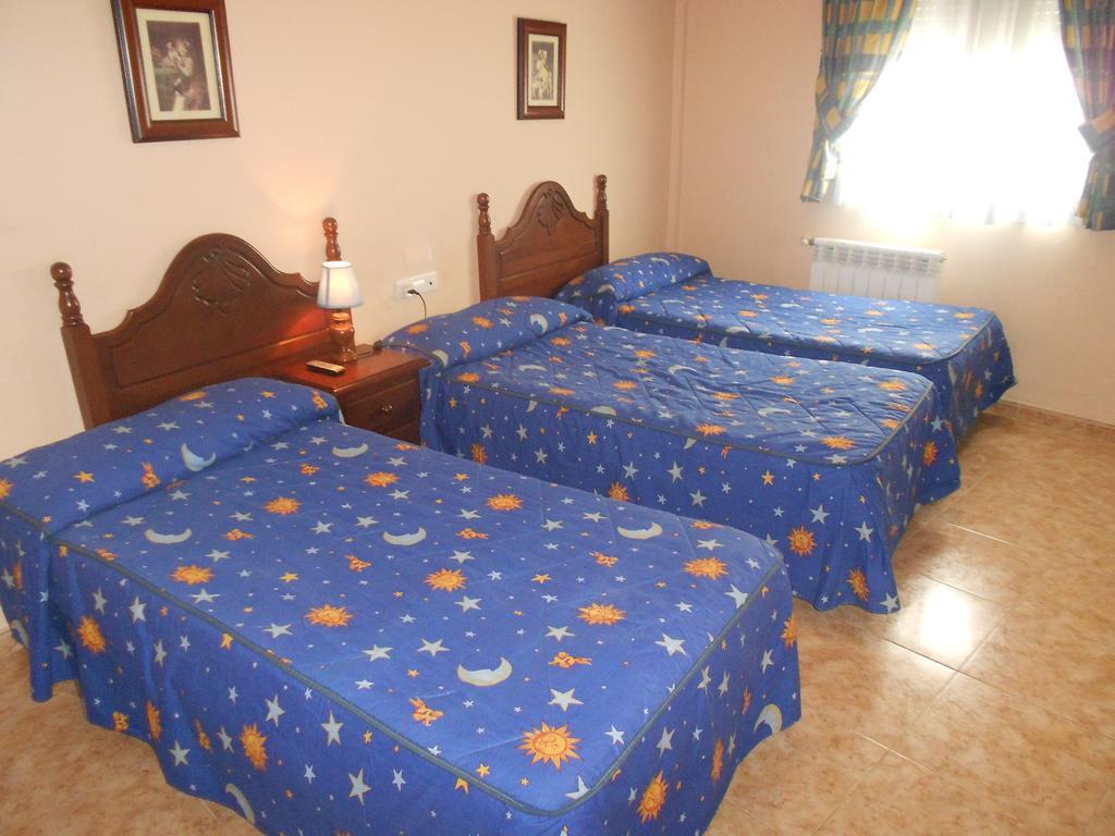 Hostal El Poligono Hotel Lucena Room photo